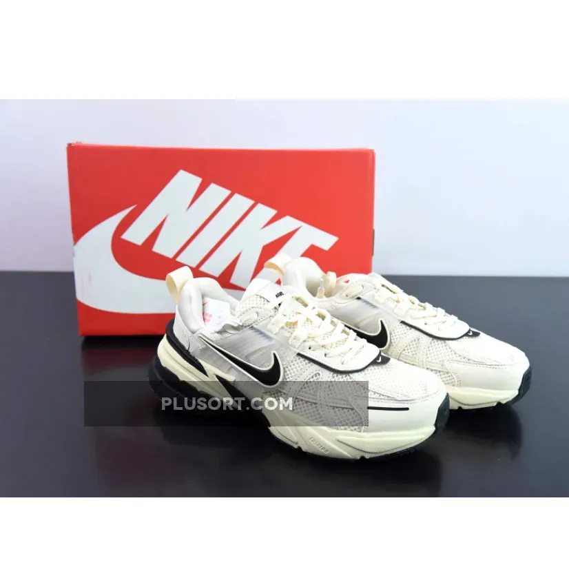 Nike Runtekk Coconut Milk Black